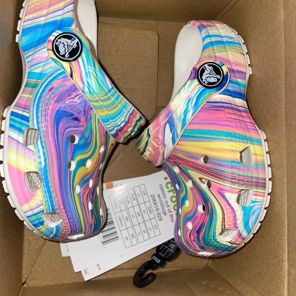 Toddler multicolored girl crocs. They are very comfortable. They are brand new!